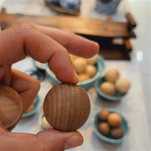 گوی چوبی معطر گوی چوب گردو توپ چوبی گوی چوبی دکوری توپ دکوری مهره چوبی گوی چوبی بزرگ گوی خراطی گوی دستساز