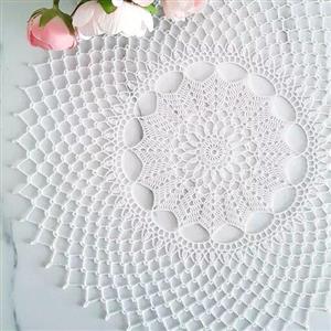 رومیزی قلاببافی، نخ ترک کتان، رنگ سفید، قطر 60 سانت