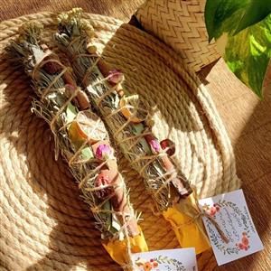 اسماج چند گیاه شامل رزماری اسطوخودوس مریم گلی دارچین