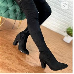 بوت جورابی بلند تا بالای زانو پاشنه پهن سوییت کشی مشکی زیپدار  ازسایز 37 تا 39 