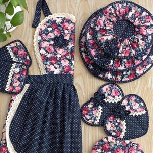 ست اشپزخانه شامل:نمگیر.دستگیره.دستکش فر.دمکنی 3 عدد.پیش بند دامنی