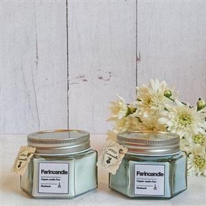 شمع معطر تهیه شده با موم گیاهی فاقد پارافین باشیشه شش ضلعی