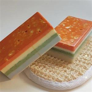 صابون دستساز ترکیبی،زردچوبه،خاک رس،سبوس و عسل و جلبک اسپرولینا،مناسب انواع پوست با متریال با کیفیت بالا روشن کننده و ضد