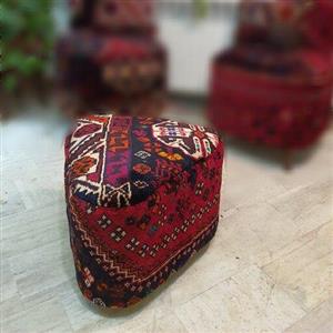 پاف فرش دستباف شیراز طرح مثلثی  پایه دار چوبی سایز 50*50 ارتفاع 45 cm