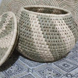 ظرف برنج حصیری ده کیلویی . در همه مدل و سایز و طرح های مورد دلخواه قابل سفارش هست