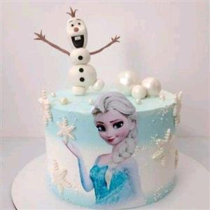 کیک اسفنجی مدرن باتزیینات چاپ السا وفوندانت