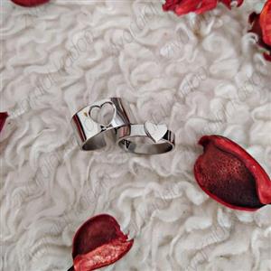 انگشتر ست قلبی استیل رنگ ثابت نقره‌ای و طلایی ( پهنای انگشتر مردانه 1 سانت و سایزها قابل تنظیم)