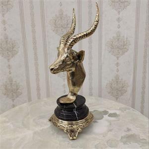 مجسمه برنزی مدل کله بز پایه سنگی ( تندیس بز کوهی )