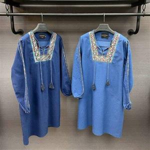 مانتو جین گلدوزی جلوبسته ترک طرح کتیبه - رنگ روشن و تیره