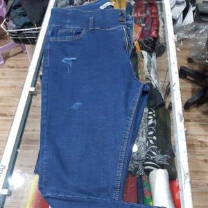 شلوار لی  زنانه  گن دارسایز38تا46 رنگ آبی پررنگ  و کم رنگ کار باکیفیت