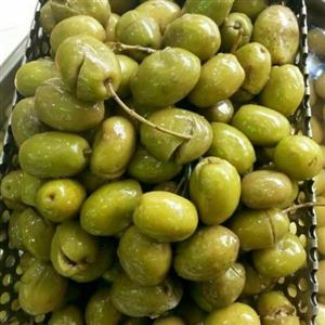 زیتون شکسته  رودبار خوش رنگ  در ظرف6 کیلویی وزن خالص