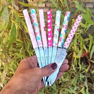 کاردو چنگال 2تکه دافنی با طرح های فانتزی زیبا وجذاب 12 تایی جنس استیل تیز ومقاوم