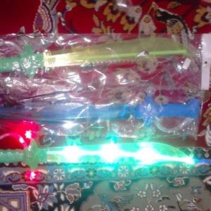 شمشیر موزیکال چراغ دار بزرگ.