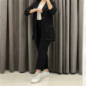 مانتو کتی  و شلوار اسپورت سوییت  پاییزه زمستانه\nجنس مخمل سوییت ابریشمی رنگ مشکی