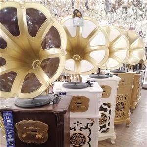 گرامافون مبله برلیانی سایز بزرگ ارتفاع با شیپور 170 سانتیمتر و قطر شیپور 40 سانتیمتر