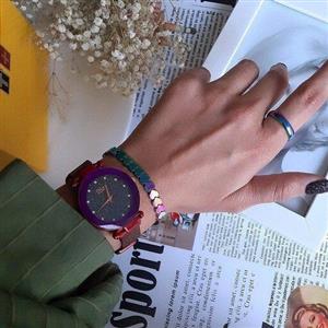 ساعت مگنتی مارک دیور قرمز بنفش\nکیفیت عالی\nهمراه با دستبند و حلقه \nشش ماه  موتور\nدارای جعبه کادویی مخصوص ساعت