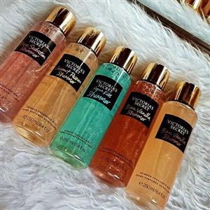 بادی اسپلش زنانه ویکتوریا  سکرت ماندگاری و پخش بوی خوب  رایحه دلنشین زنانه و شیمر