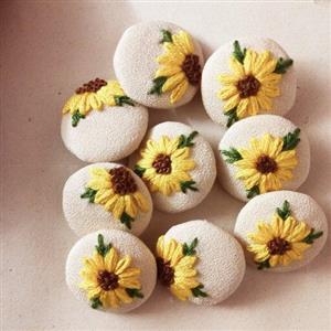 دکمه سایز  متوسط گلدوزی شده