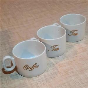ماگ چاپ دار کوتاه دسته دار طرحی رنگی و نوشته کافی طلایی
