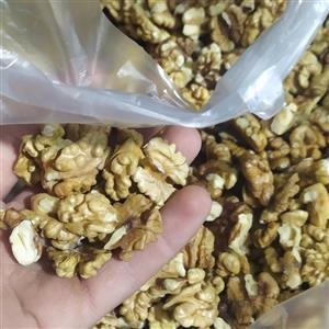 مغز گردو ایرانی سفید(دو کیلویی)  پرچرب از درختان کوهستان
