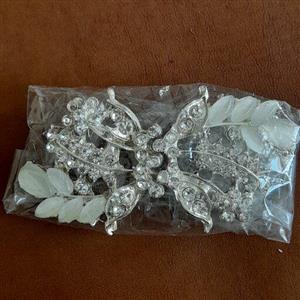 سوزن دو قلو نگین دار خارجی مدل برگ نگین دار