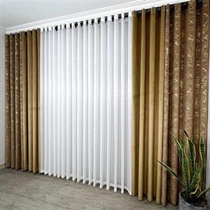 پرده مخمل طلاکوب و مخمل کالیفرنیا رنگ قهوه‌ای همراه با حریر مابین