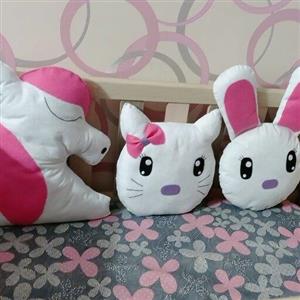 کوسن  نمدی عروسکی (ست  دخترانه)گارد تخت کودک 3تایی