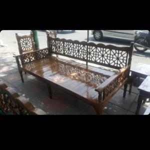 تخت سنتی ابعاد 200× 100 قیمت دوملیون و نهصد تمام کارا هم چوب اصل روس هستن