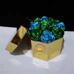 باکس گل متالایز طلایی به همراه گلهای ربانی دست دوز، سبز سیدی و آبی، مناسب عید غدیر و هدیه