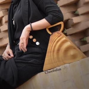 کیف چوبی مدل کارو مناسب برای استایل خانم ها بسیار زیبا و خاص و برای هدیه دادن هم خیلی مناسبه