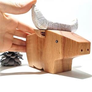 مجسمه گاو چوبی دست ساز شاخ دار با چوب با کیفیت