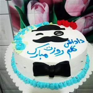 کیک خامه ای  سیبیل و کلاه مردونه  با تزیینات فوندانت رنگ ابی