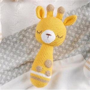 جغجغه بافتنی طرح زرافه عروسک بافتنی دلبافت