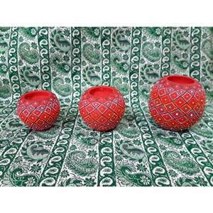 ست سه تیکه شمعدان توپی هنرکده سدنا رنگ قرمز  جنس سفالی نقطه کاری شده با دست