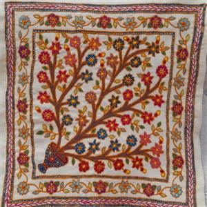 رومیزی و یا تابلو پته دوزی شده زیبا صنایع دستی اصیل کرمان دوخت های ظریف و زیبا  سایز  50 در 50 سانتی متر 