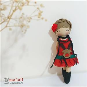 عروسک یلدایی کریسمسی دختر پارچه ای 20 سانتیمتری دارای بسته بندی باجعبه چوبی کد04