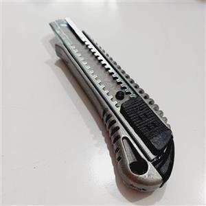 کاتر سربی جنس بدنه چدن (تیغ موکت بر)