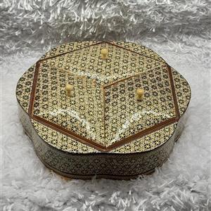 شکلات خوری سه درب پایه دار تاج دار توراش خاتم کاری(طرح ستاره ایی) 