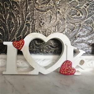 مجسمه دکوری لاو جنس بتنی با طرح ابروبادی