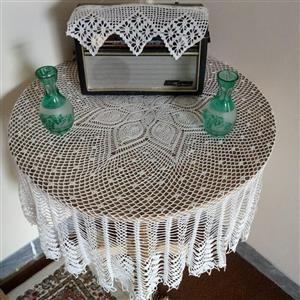 رومیزی گرد بزرگ وحاشیه