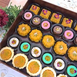 حلوا مجلسی میکس حلوای سنتی و بوتیکی سایز جعبه 30در30 تعداد حلوای سنتی15عددو حلوای بوتیکی12عدد