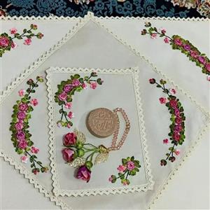سجاده و جانماز سه تکه روباندوزی شده زنانه جنس مخمل
