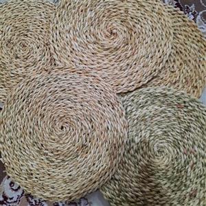 زیر بشقابی ،زیر دیگی 30 سانتی  حصیری  با نخ نسوز درست شده،هزینه ی ارسال به عهده ی مشتری محترم