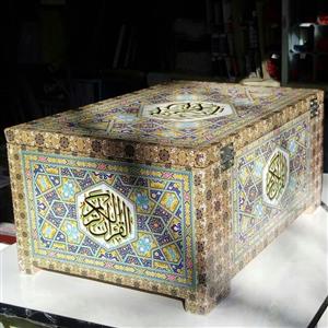 قرآن 60پاره با جعبه و جلد سخت براق و خط عثمان طاها (همه صفحات قرآن داخل پلاستیک سلفونی هستند) قرآن 60حزب- قرآن جعبه ای