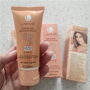 کرم ضدافتاب بی رنگ و فاقد چربی lakme دارایspf65درصد 