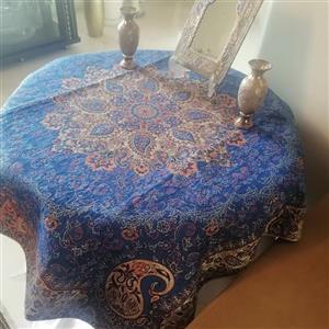 رومیزی ترمه چهار گوش طرح اطلس ،رنگ زمینه آبی کاربنی