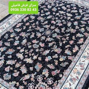 فرش ماشینی 700 شانه  نقشه گیلدا  سرمه ای 6 متری تراکم 2550