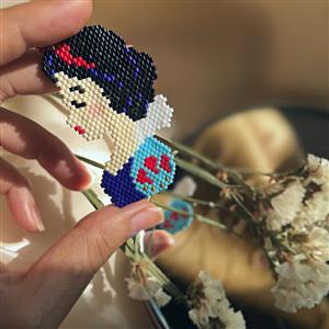 پیکسل سفید برفی منجوق بافی میوکی دستساز منجوق بافی گلاریس