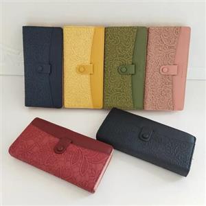 کیف پول جلو جاکارتی طرح گل برجسته از جنس چرم مصنوعی کد 5511