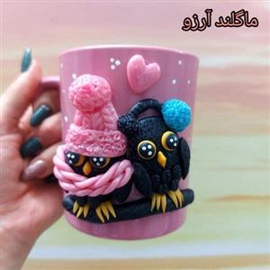 ماگ عروسکی دستساز  جغد عاشق ساخته شده از خمیر هوا خشک و  جنس ماگها  چینی هستند و قابل شستشو
